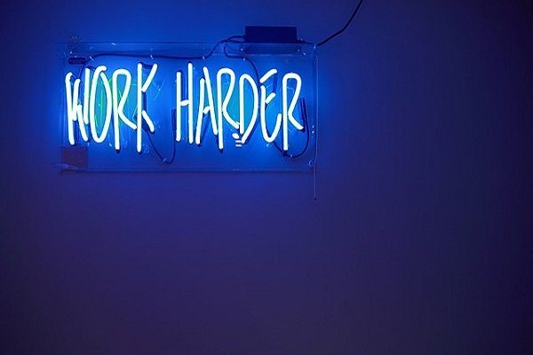 Comment gagner sa vie en devenant praticien en HYPNOSE ?