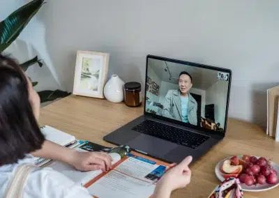 Formation coach de vie en ligne : aussi efficace qu'en présentiel ?