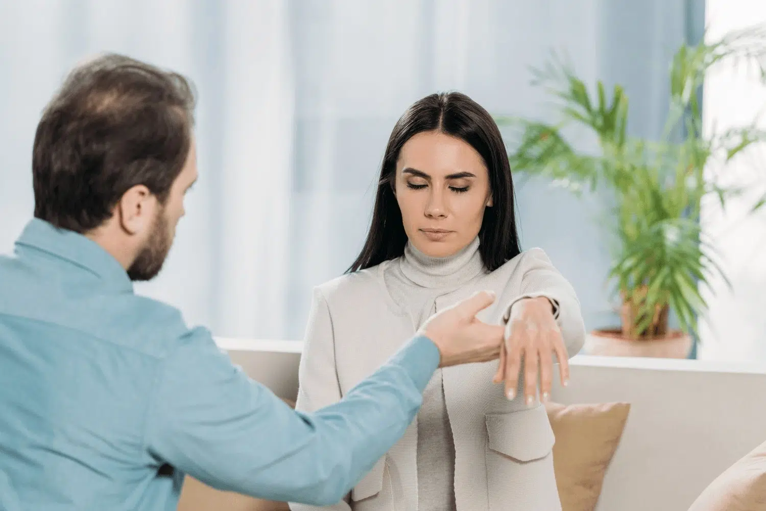 Comment trouver ses premiers clients en hypnose après la formation ?