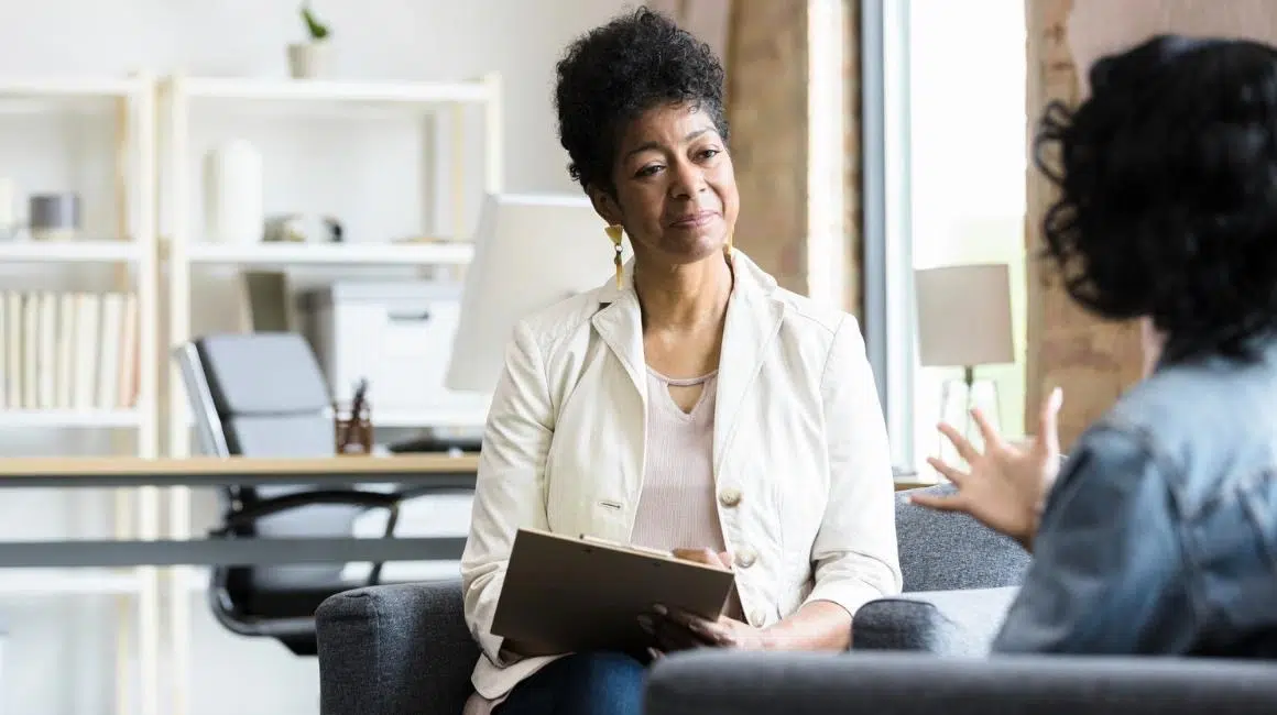 Comment trouver ses premiers clients en hypnose après la formation ?